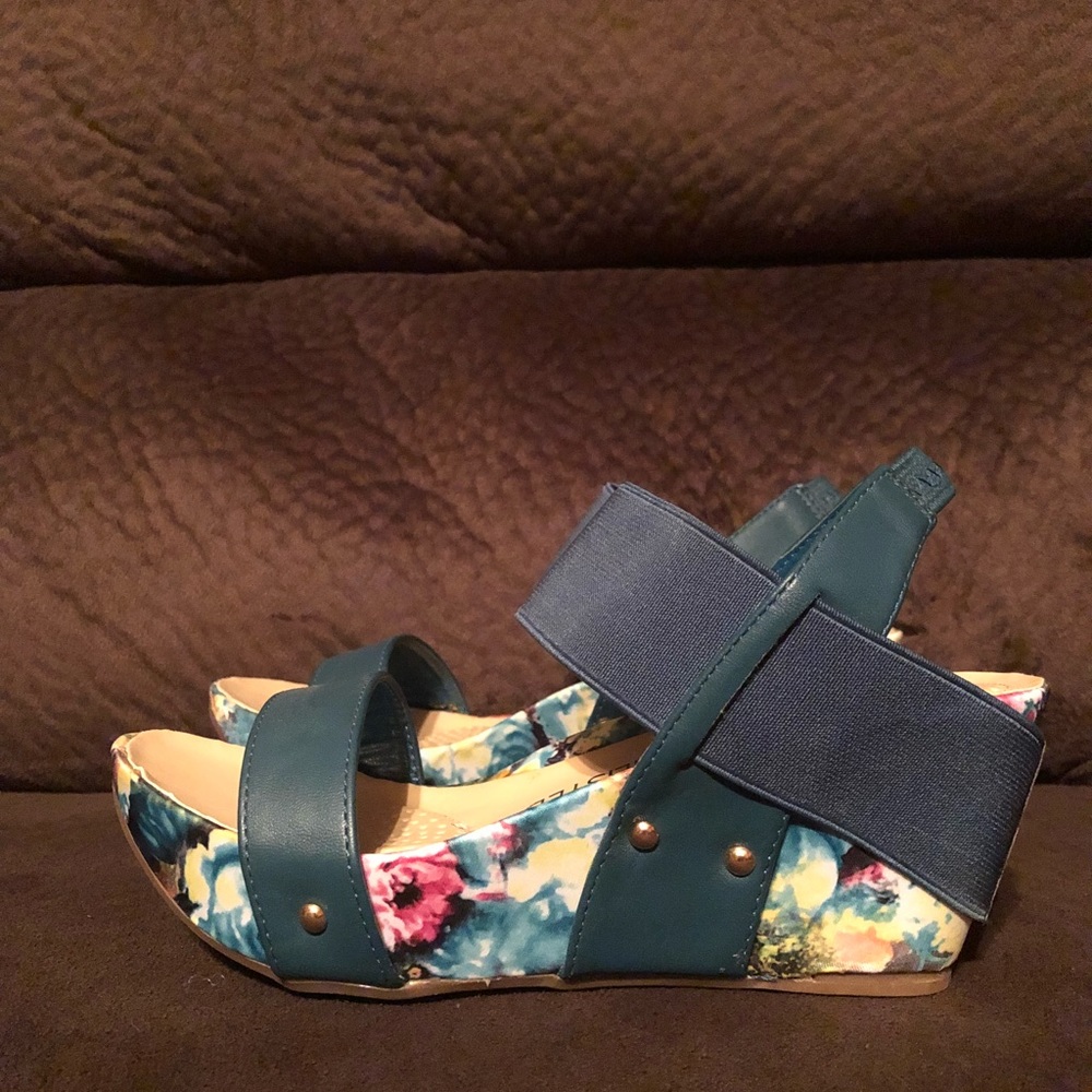 Wedge sandals